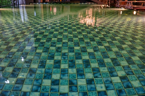 What are the advantages of hiring a professional organizer for a UK house move?